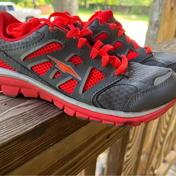 Avia - Picture 1 of 5